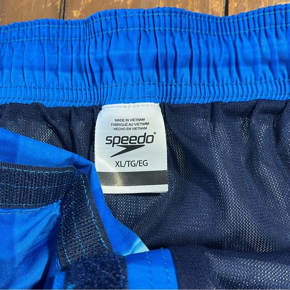 Speedo Men's Ombré Gradient Stripe Stretch Board Shorts Blue